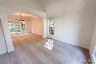 10124 Windtree Ln, Charlotte, NC 28215 - Photo 7