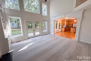 10124 Windtree Ln, Charlotte, NC 28215 - Photo 3