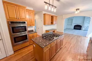 10124 Windtree Ln, Charlotte, NC 28215 - Photo 11