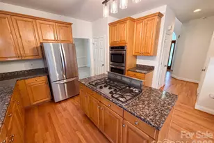 10124 Windtree Ln, Charlotte, NC 28215 - Photo 13