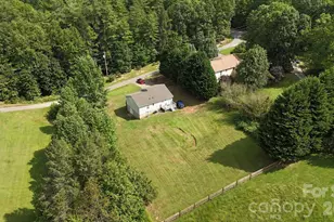 2827 Hollybrook Ln, Morganton, NC 28655 - Photo 7