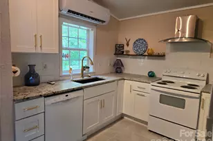1323 Locust Grove Rd, Hendersonville, NC 28792 - Photo 5