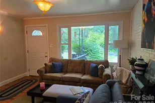 1323 Locust Grove Rd, Hendersonville, NC 28792 - Photo 3