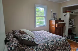 1323 Locust Grove Rd, Hendersonville, NC 28792 - Photo 9