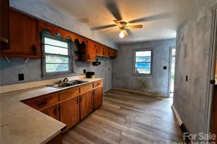 440 US 19E Hwy, Spruce Pine, NC 28777 - Photo 11