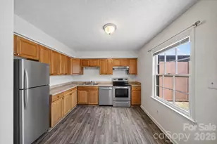 6835 Farmingdale Dr, Charlotte, NC 28212 - Photo 7