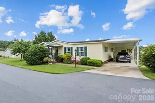 39 Stephanie Ln, Hendersonville, NC 28792 - Photo 1