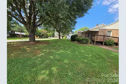 305 Oakland Avenue Avenue, Morganton, NC 28655 - Photo 3