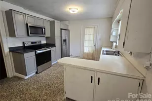 305 Oakland Ave Ave, Morganton, NC 28655 - Photo 9