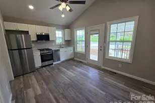 619 Railroad Ave, Troy, NC 27371 - Photo 5