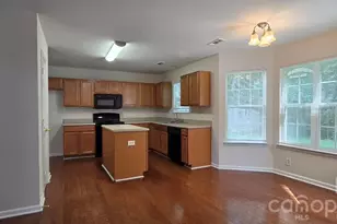 5708 Twin Brook Dr, Charlotte, NC 28269 - Photo 3