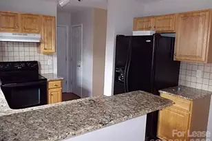 1426 Peach Park Ln, Charlotte, NC 28216 - Photo 5