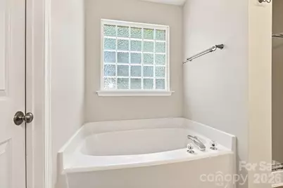 10404 Haddington Drive NW, Charlotte, NC 28269 - Photo 31