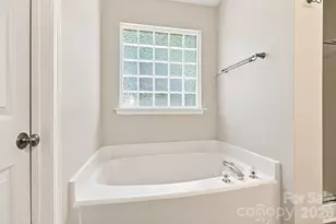 10404 Haddington Dr NW, Charlotte, NC 28269 - Photo 31