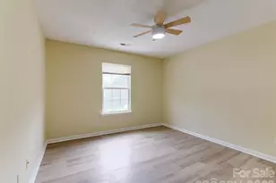 9128 Treyburn Dr, Charlotte, NC 28216 - Photo 13