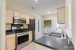 9128 Treyburn Dr, Charlotte, NC 28216 - Photo 7