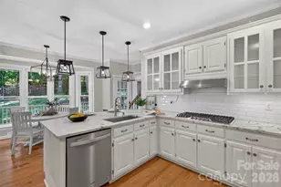 8011 Alba Ct, Charlotte, NC 28269 - Photo 3