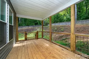 208 Robinson Holw Dr, Candler, NC 28715 - Photo 17