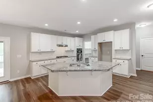 3021 Cresthill Dr, Charlotte, NC 28212 - Photo 13