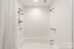 501 Fenton Pl, Charlotte, NC 28207 - Photo 11