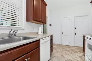 823-825 Henley Pl, Charlotte, NC 28207 - Photo 19
