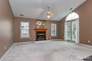 4522 Avalon Forest Ln, Charlotte, NC 28269 - Photo 5