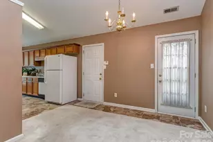 4522 Avalon Forest Ln, Charlotte, NC 28269 - Photo 9