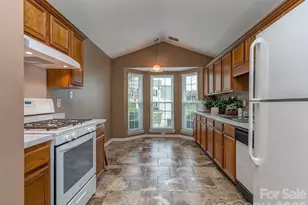 4522 Avalon Forest Ln, Charlotte, NC 28269 - Photo 11