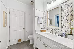 3200 Selwyn Farms Ln, Charlotte, NC 28209 - Photo 13
