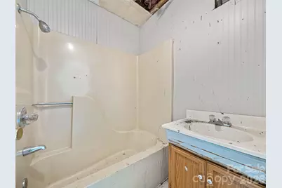 9851 Double Island Road, Green Mountain, NC 28740 - Photo 15