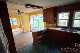 803 S Grove St, Lincolnton, NC 28092 - Photo 9