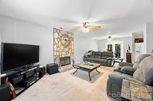 5512 River Falls Dr, Charlotte, NC 28215 - Photo 11