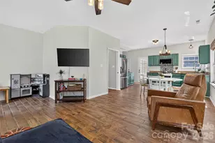 8914 Raven Park Dr, Charlotte, NC 28216 - Photo 15