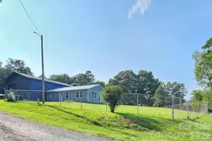 225 8th Ave, New London, NC 28127 - Photo 3