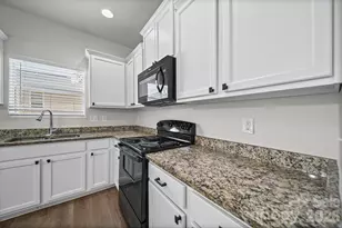 6013 Vista Woods Ln, Charlotte, NC 28215 - Photo 7
