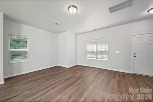6013 Vista Woods Ln, Charlotte, NC 28215 - Photo 3