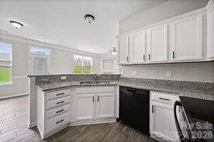 8246 Weeping Fig Ln, Charlotte, NC 28215 - Photo 11
