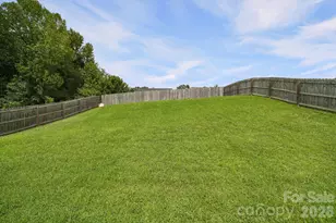 8246 Weeping Fig Ln, Charlotte, NC 28215 - Photo 31