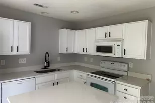 5209 Ficus Tree Ln, Charlotte, NC 28215 - Photo 5