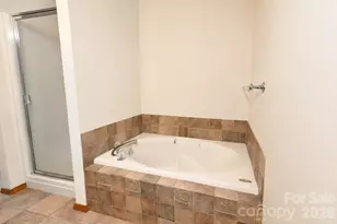 3711 Blendwood Ln NE, Hickory, NC 28601 - Photo 15