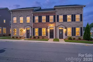 104 W Pine St, Lincolnton, NC 28092 - Photo 1