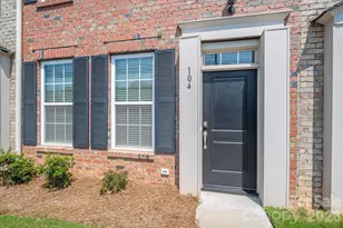 104 W Pine St, Lincolnton, NC 28092 - Photo 3