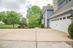 1002 Windsor Dr, Asheville, NC 28803 - Photo 3