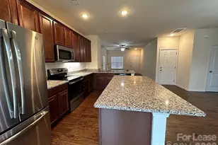 5512 John McDowell Pl, Charlotte, NC 28217 - Photo 3
