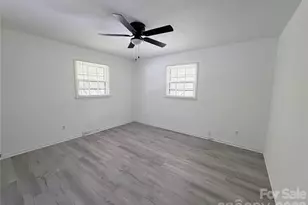 931 Pineborough Rd, Charlotte, NC 28212 - Photo 15