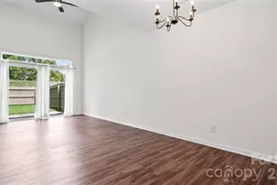 4313 Eaves Ln, Charlotte, NC 28215 - Photo 9
