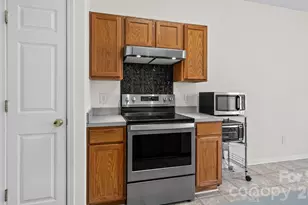 4313 Eaves Ln, Charlotte, NC 28215 - Photo 15