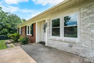 2266 9th Ave Dr NE, Hickory, NC 28601 - Photo 1