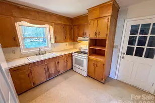 8901 Hood Rd, Charlotte, NC 28215 - Photo 11