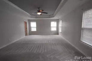 10474 Black Locust Ln, Charlotte, NC 28215 - Photo 17